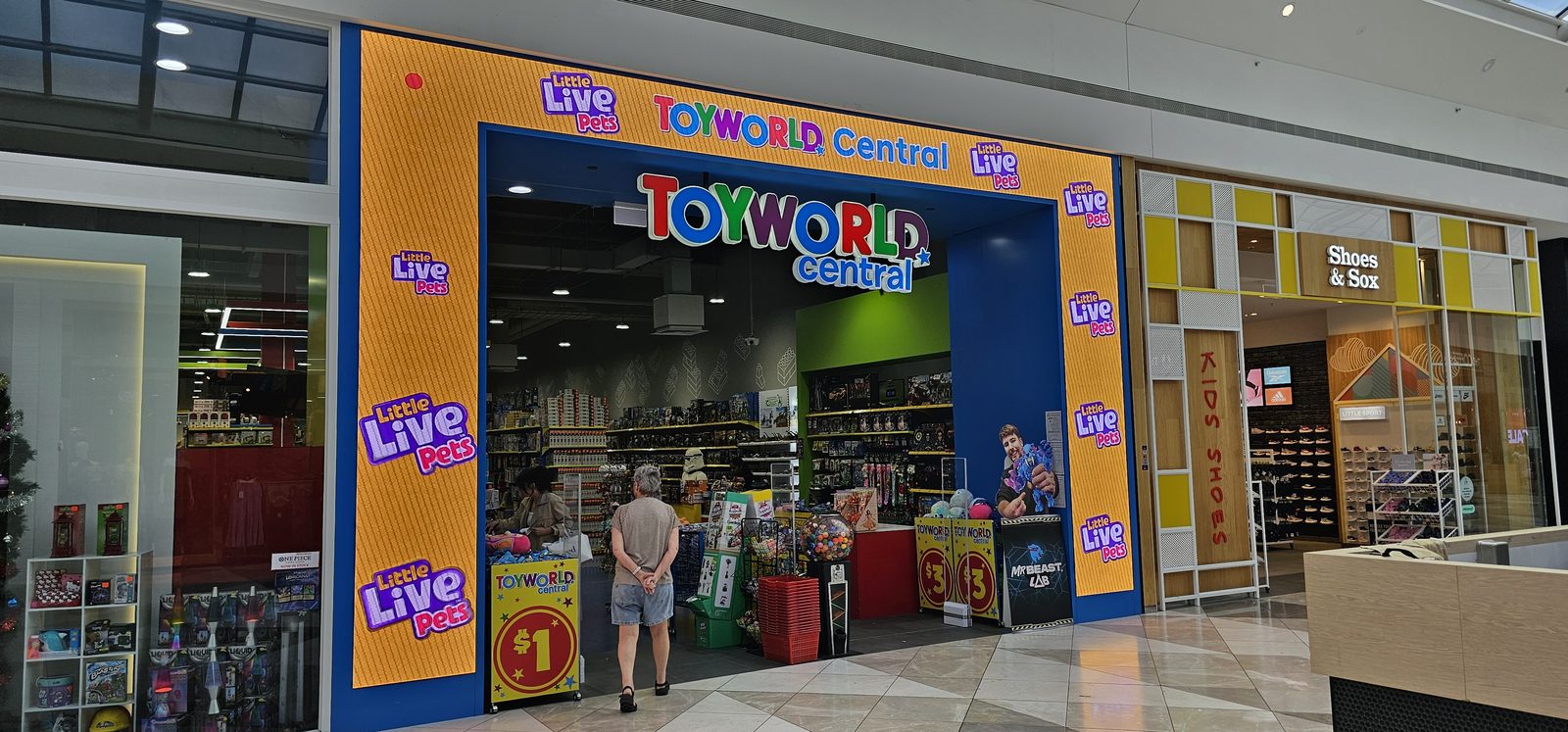 Shopfront  Retail Video Walls — installed project photo 4
